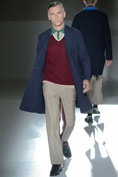 Look 17